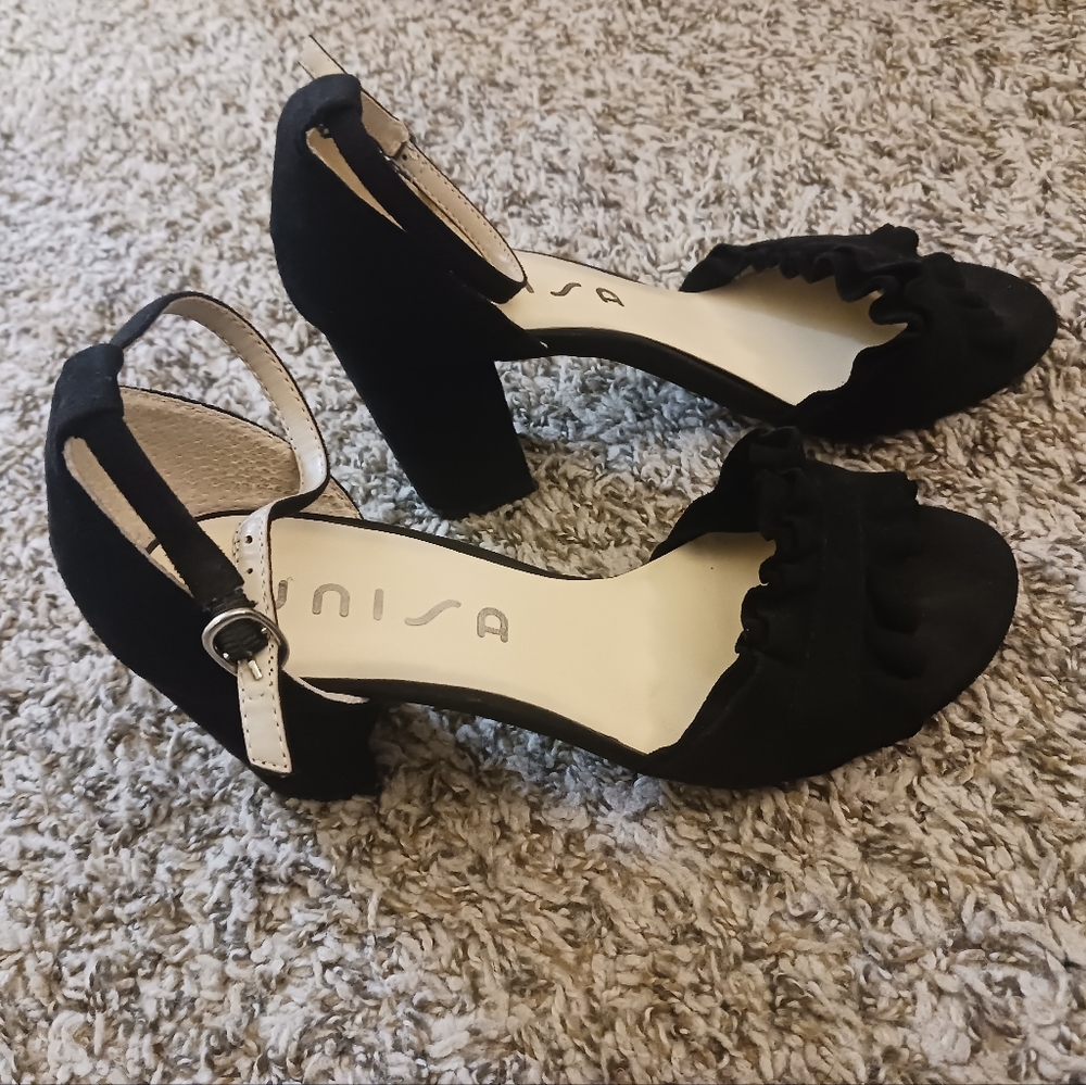 Unisa black heels
